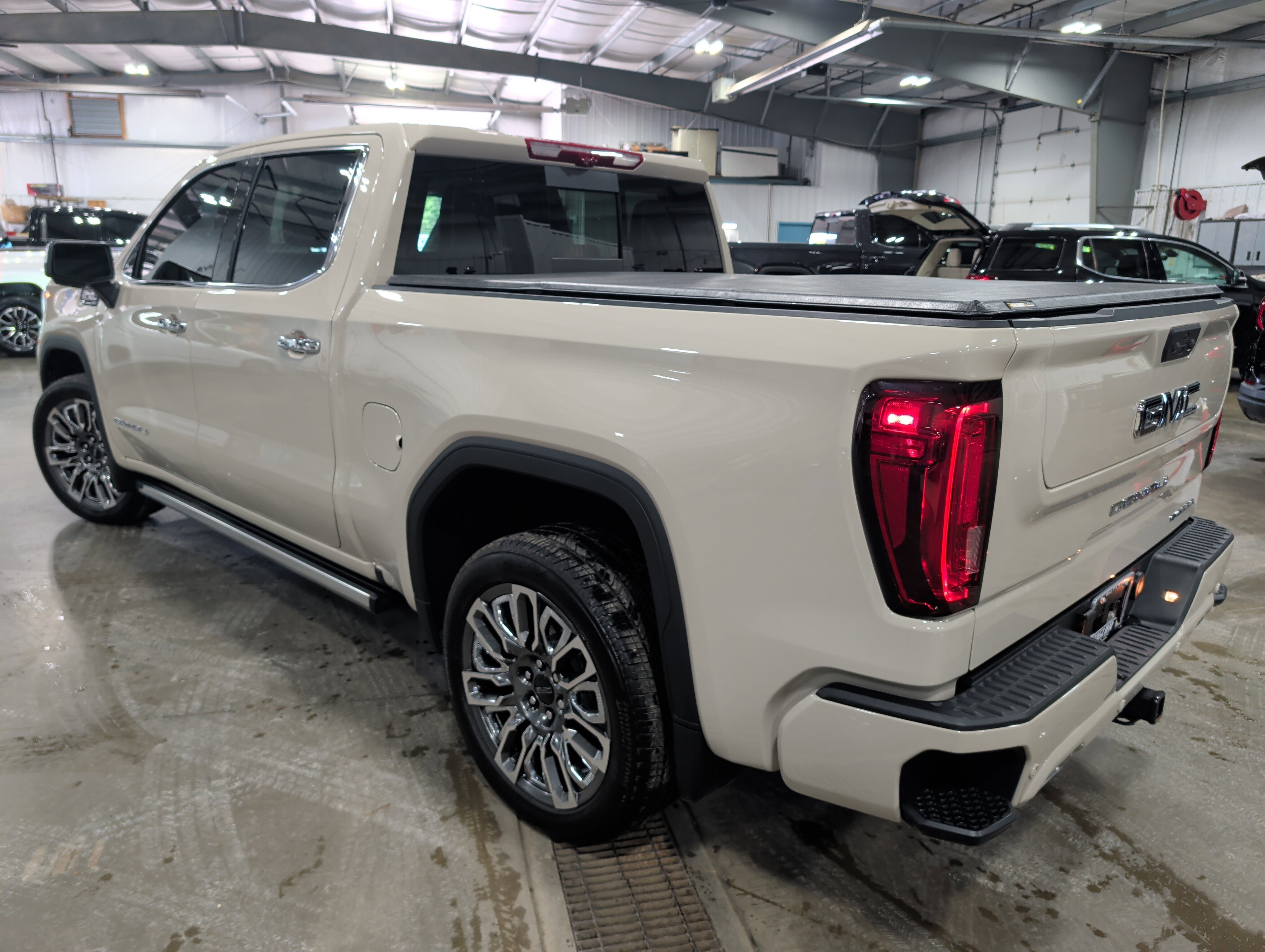 Used 2026 GMC Sierra 1500 Denali Ultimate AWD/4WD image 4