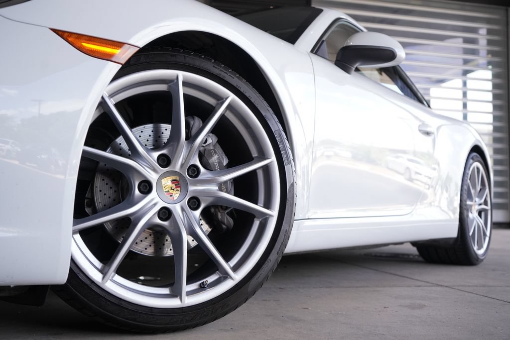 Certified 2017 Porsche 911 Carrera RWD image 3