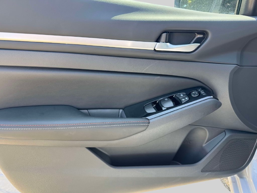 Certified 2025 Nissan Altima 2.5 SR w/ SR Premium Package FWD image 15