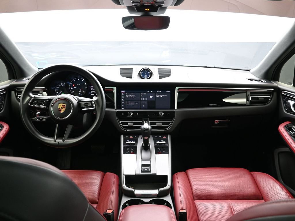 Certified 2022 Porsche Macan image 18