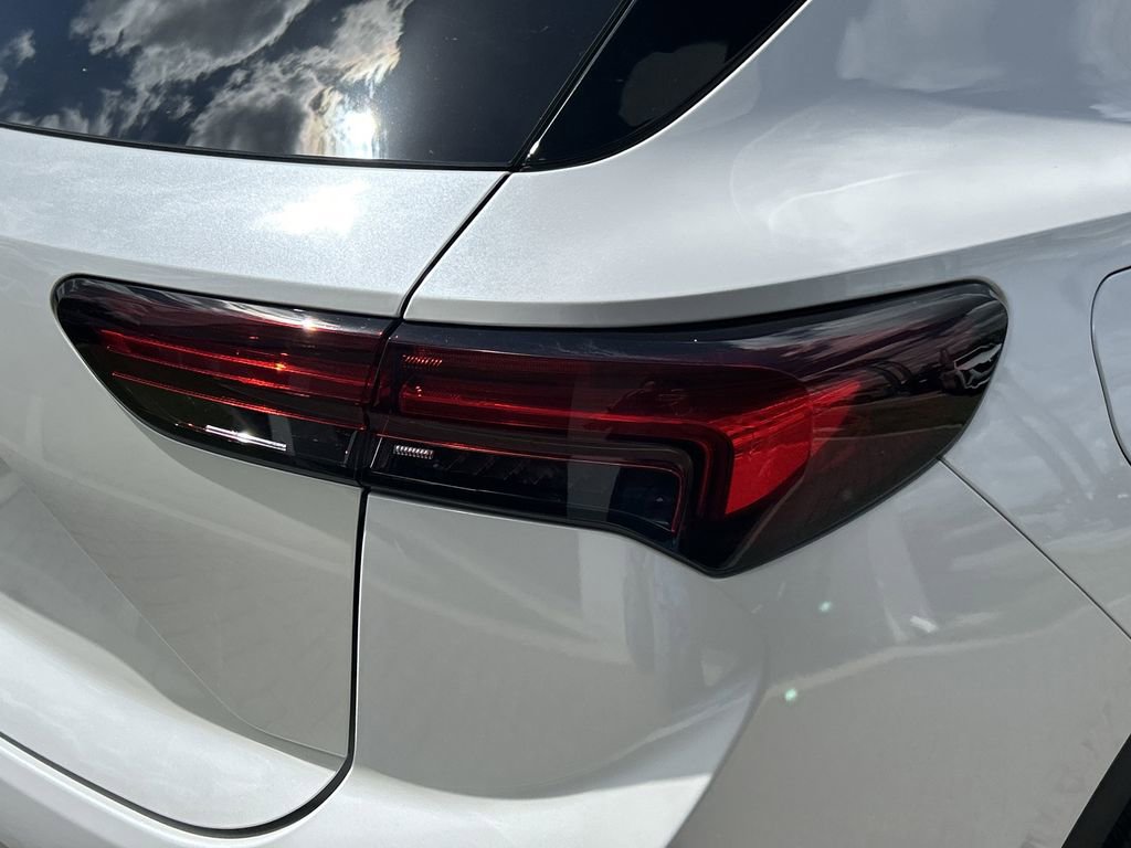 Certified 2023 Buick Envision Preferred image 9