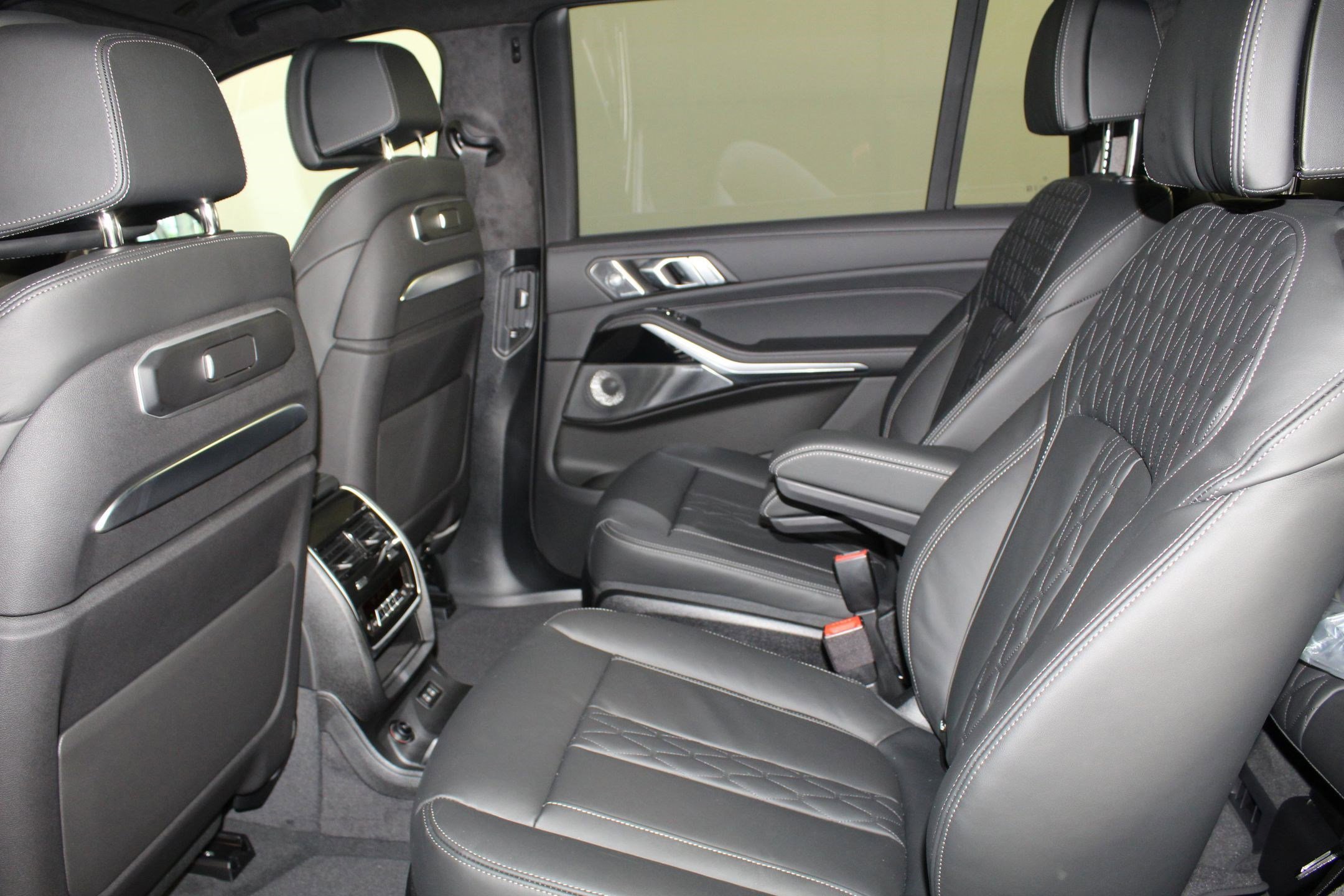 New 2026 BMW X7 M60i image 27