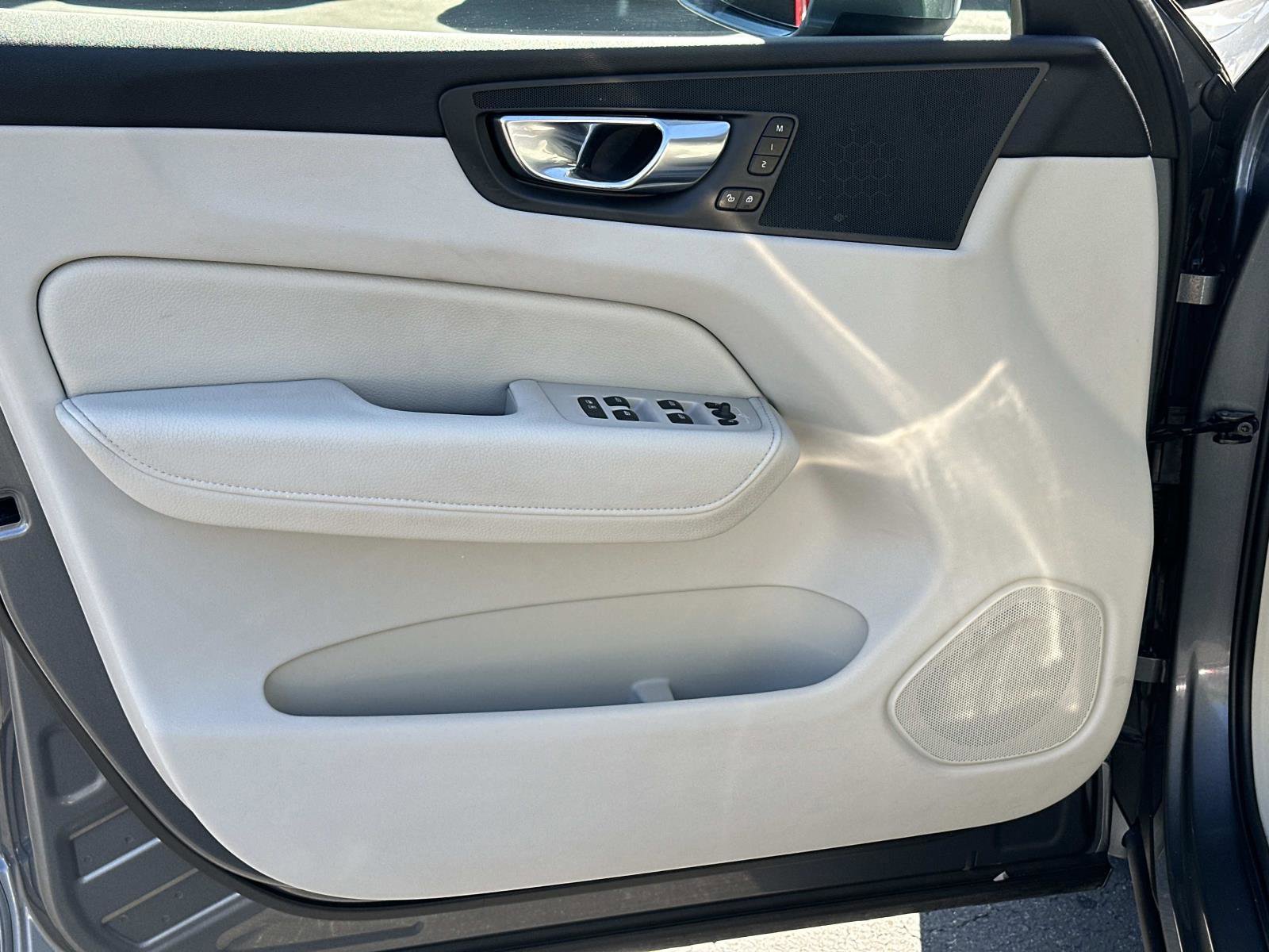 Certified 2021 Volvo XC60 T5 Momentum w/ Premium Package image 16