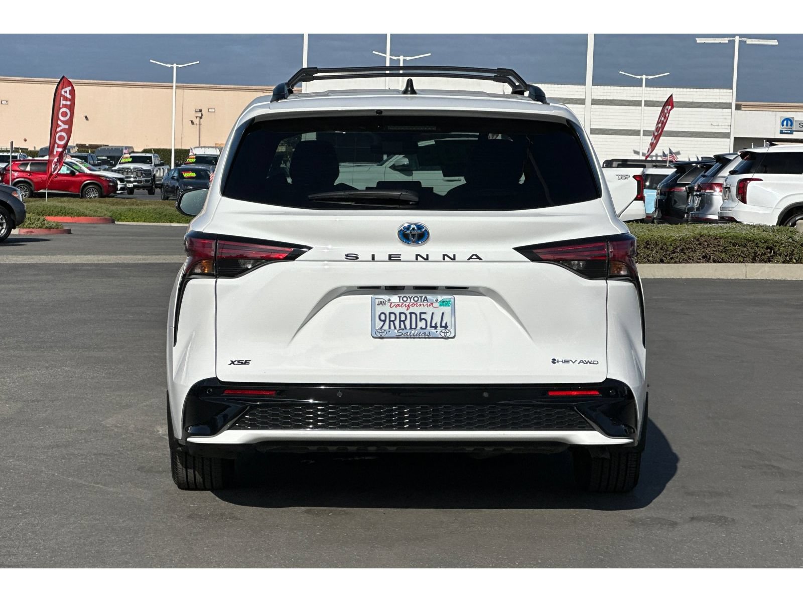 Used 2025 Toyota Sienna XSE w/ XSE Premium Package AWD/4WD image 5
