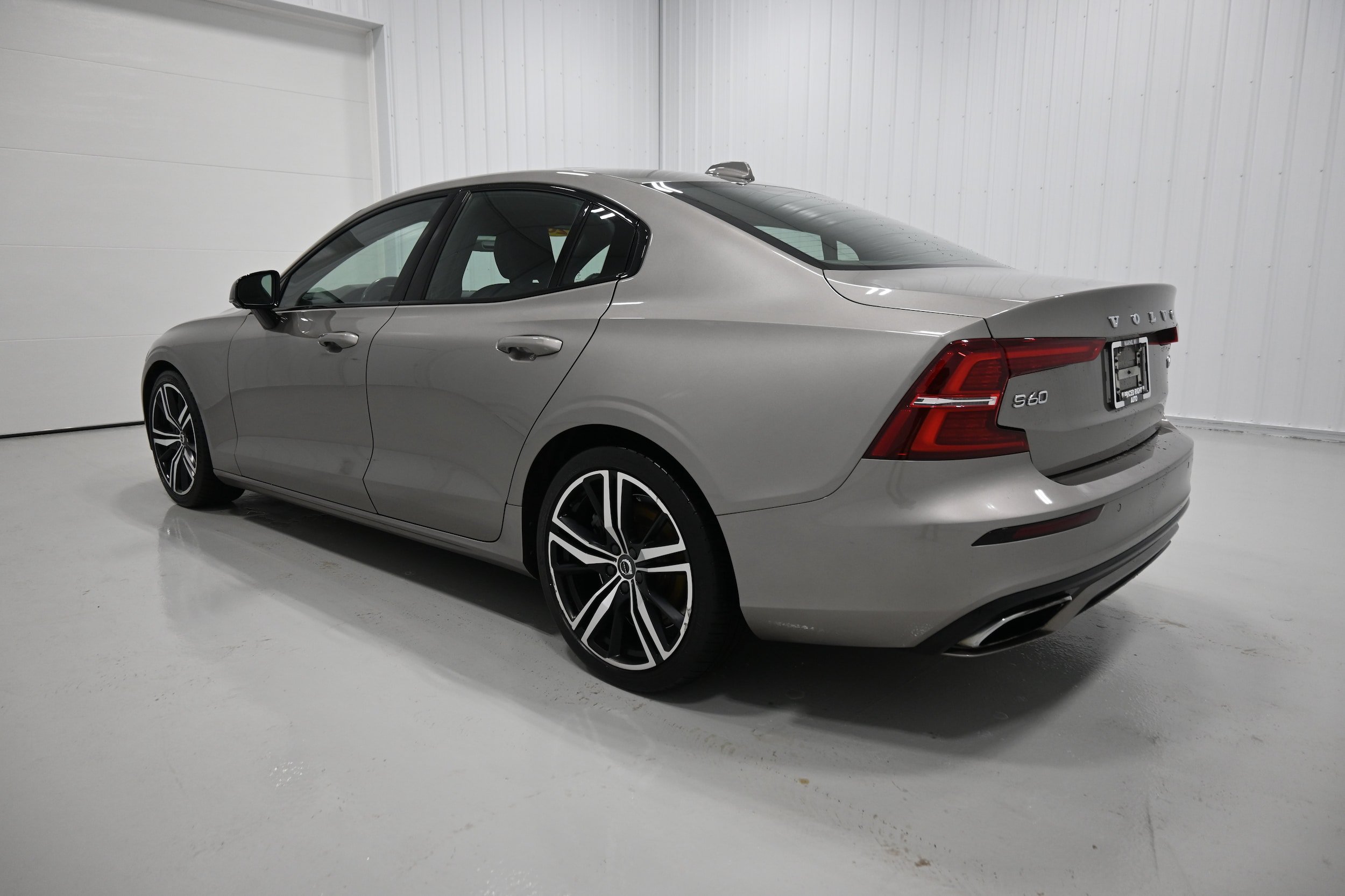 Used 2019 Volvo S60 T6 R-Design AWD/4WD image 32
