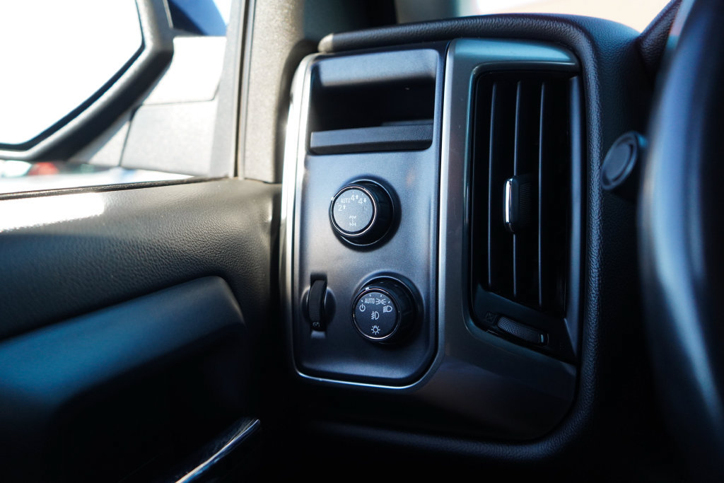 Used 2018 Chevrolet Silverado 1500 LT w/ All Star Edition AWD/4WD image 31