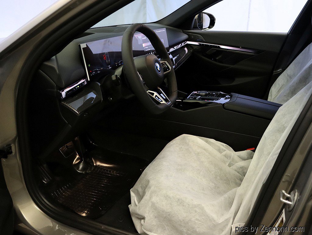 Used 2026 BMW 550e xDrive image 11