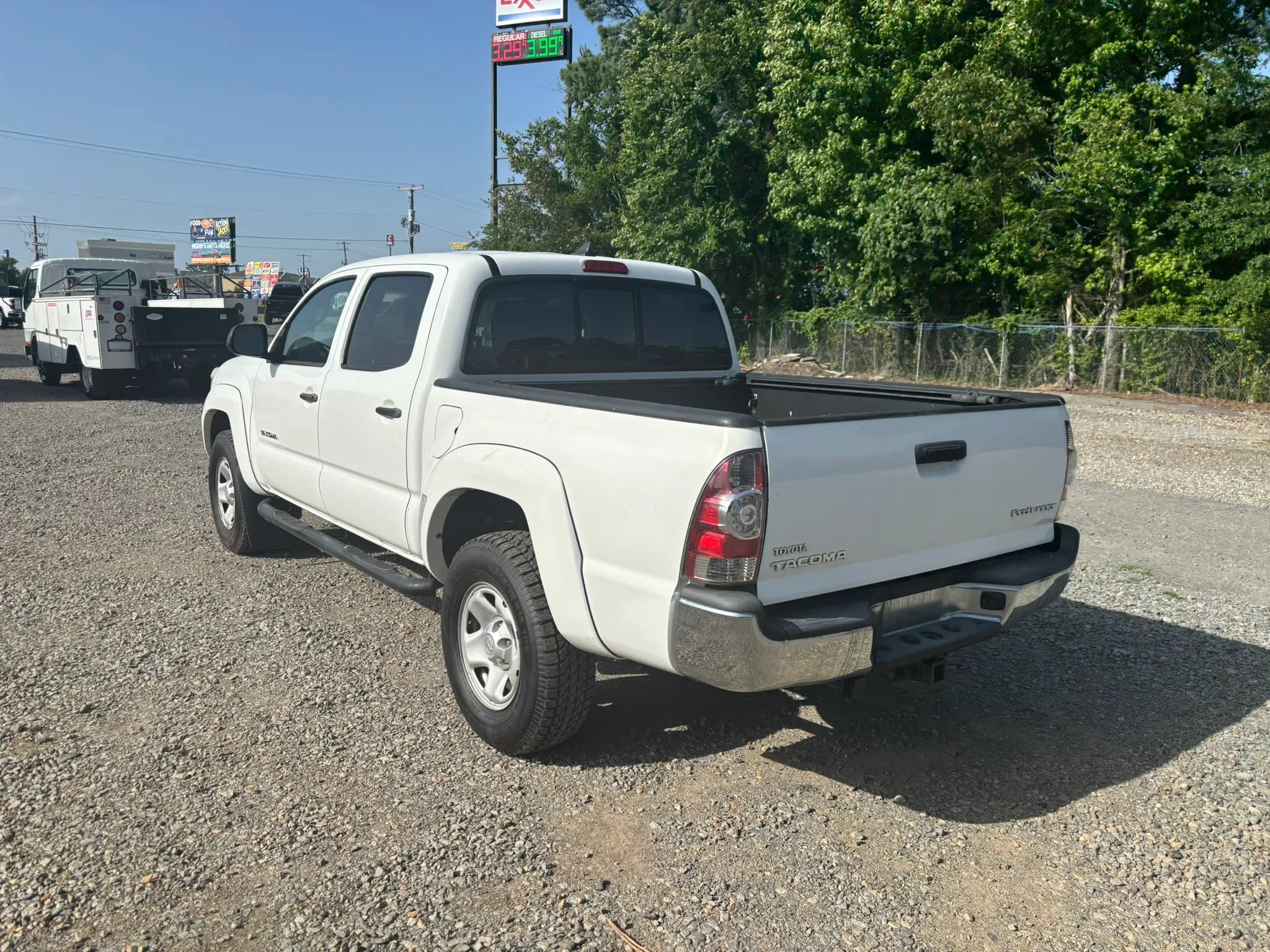 Used 2015 Toyota Tacoma PreRunner w/ SR5 Package RWD image 3