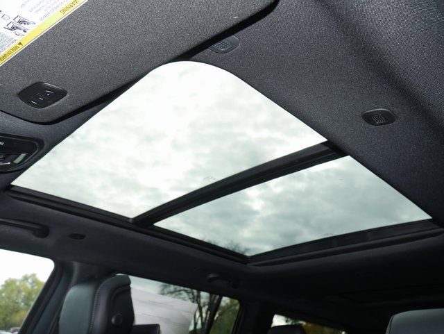 Used 2025 Jeep Wagoneer Series II AWD/4WD image 3