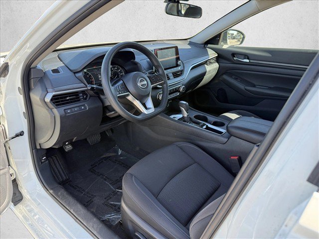 Used 2025 Nissan Altima 2.5 SV FWD image 10