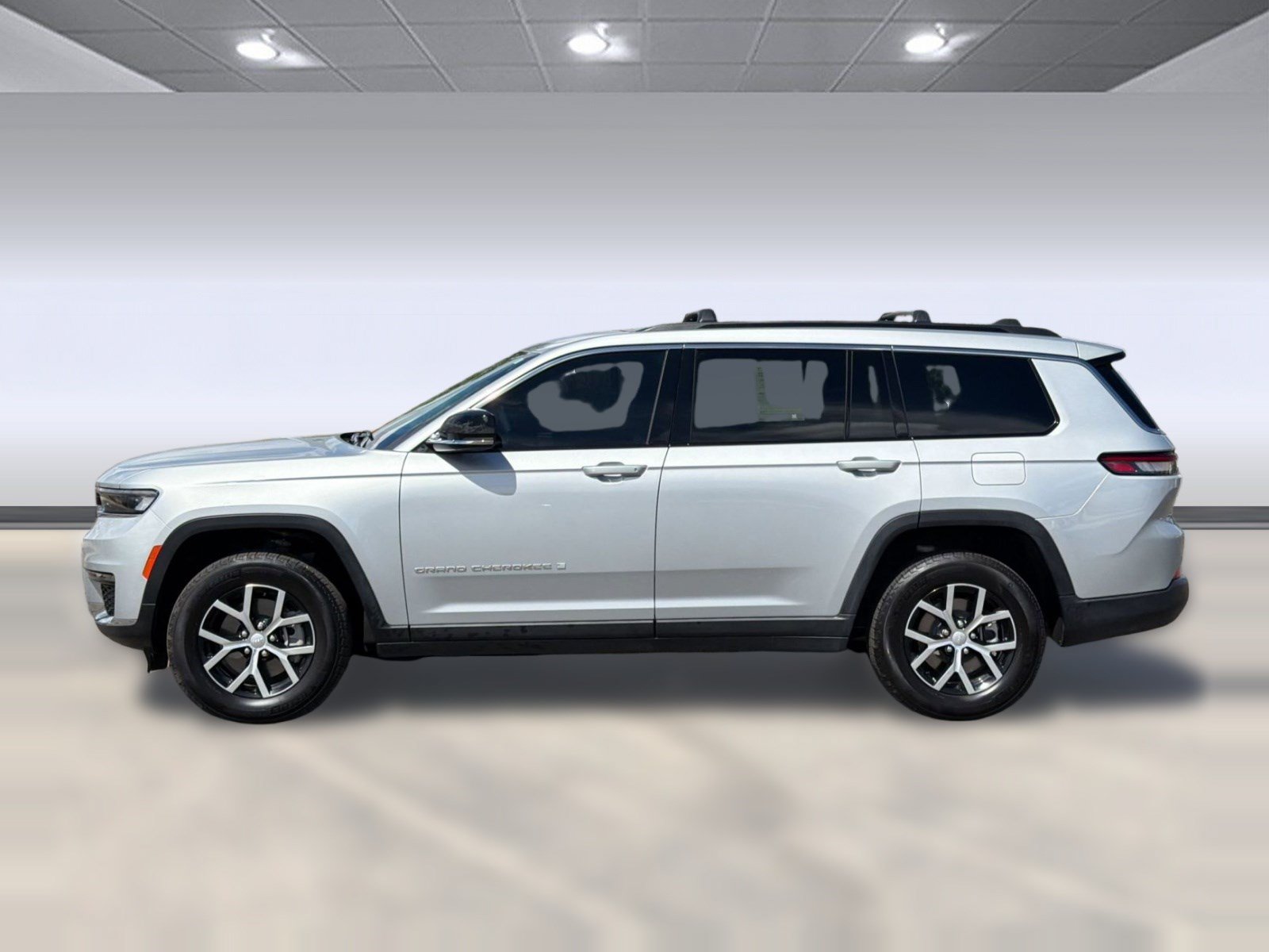 Used 2025 Jeep Grand Cherokee L Limited w/ Trailer Tow Package AWD/4WD image 2