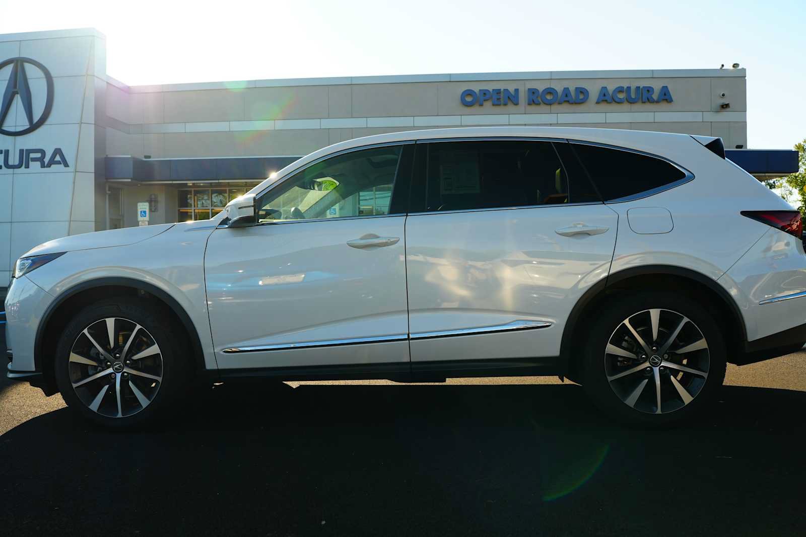 Certified 2026 Acura MDX w/ Technology Package AWD/4WD image 4