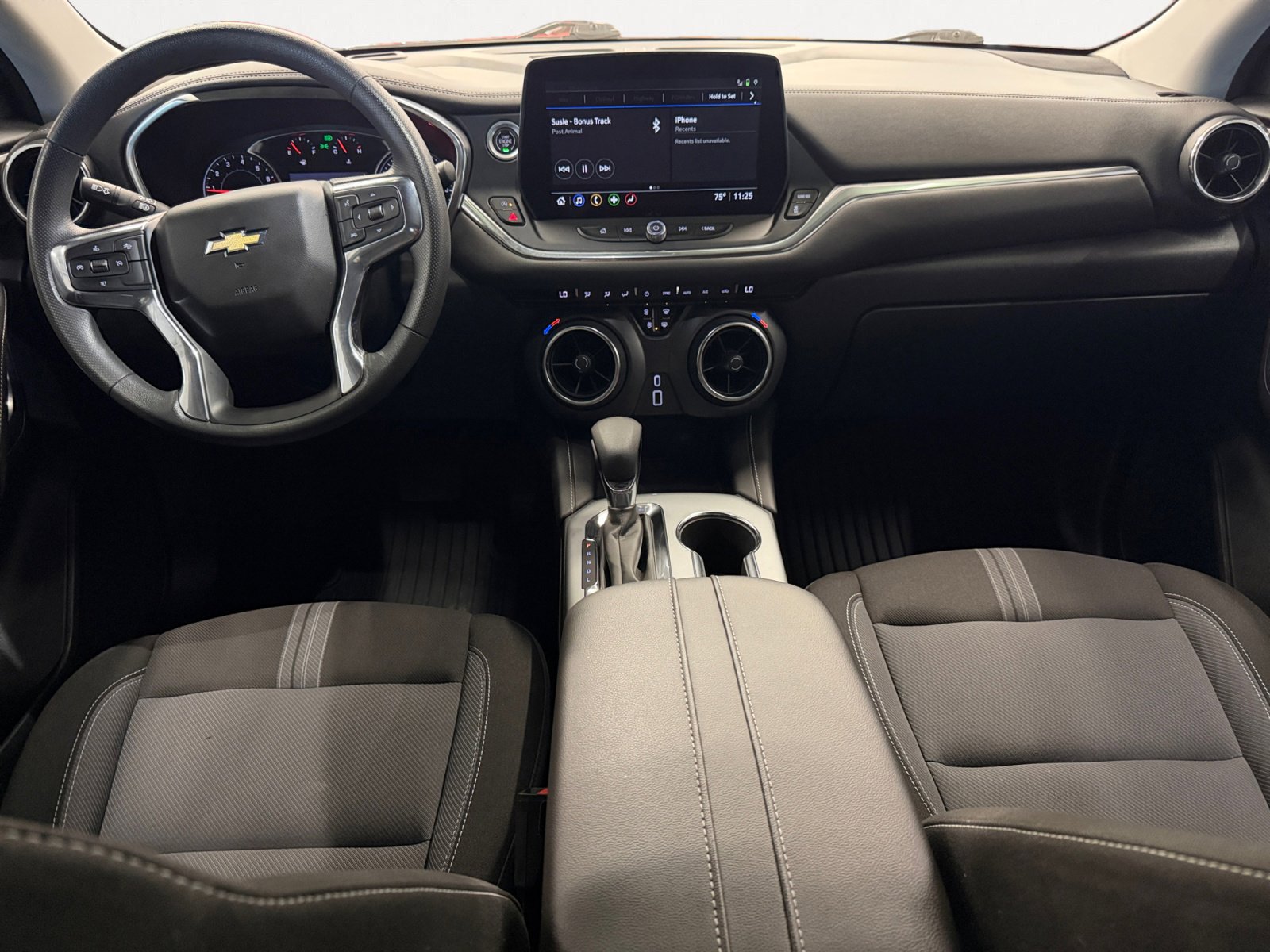 Used 2023 Chevrolet Blazer LT w/ Midnight/Sport Edition FWD image 3