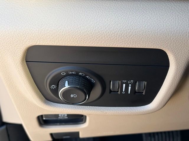New 2026 Jeep Grand Cherokee Limited w/ Limited Altitude Package AWD/4WD image 28
