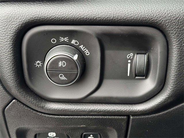 New 2026 RAM 1500 4x4 Crew Cab image 9
