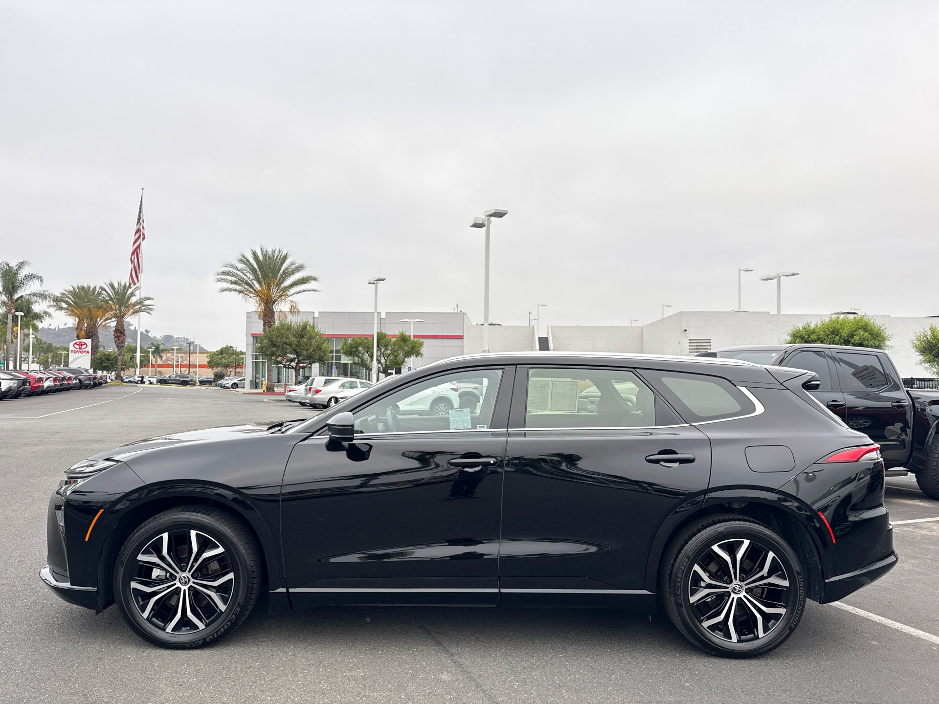 Certified 2025 Toyota Crown Signia AWD/4WD image 4