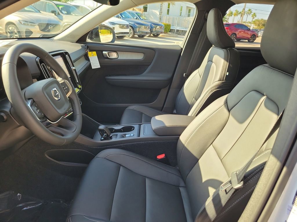 New 2026 Volvo XC40 B5 Core w/ Climate Package AWD/4WD image 7
