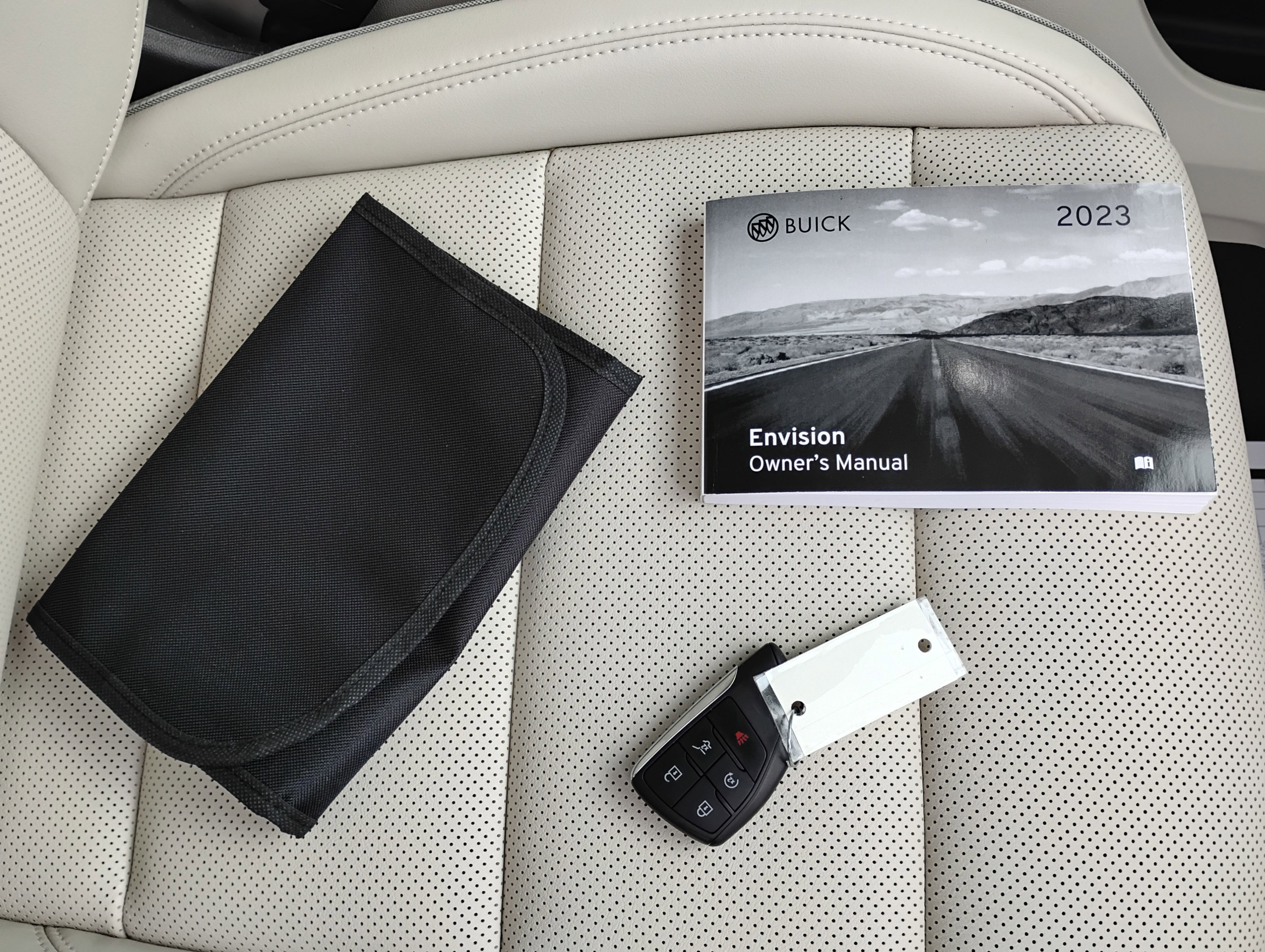 Used 2023 Buick Envision Essence image 37