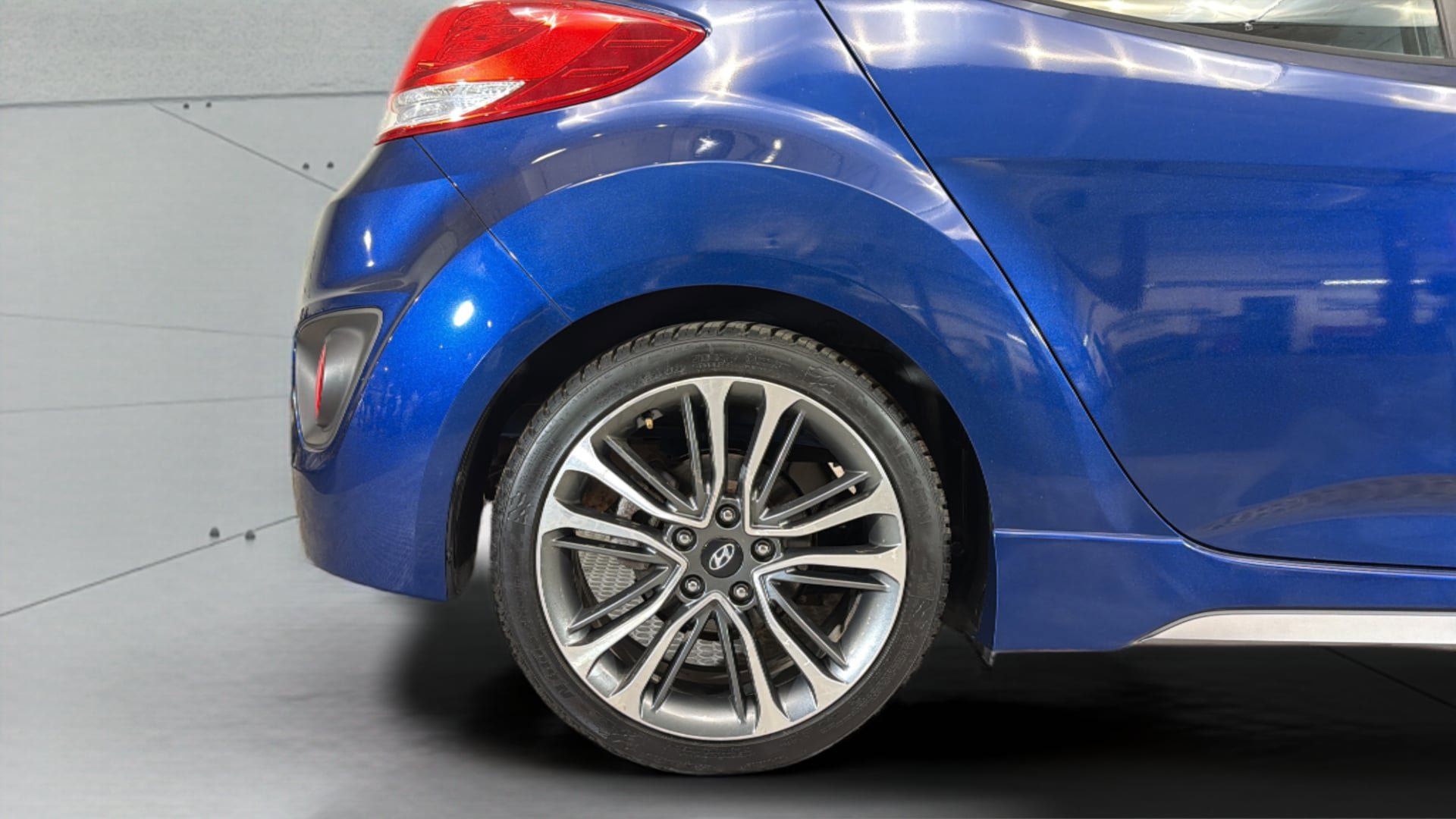 Used 2017 Hyundai Veloster Turbo FWD image 35