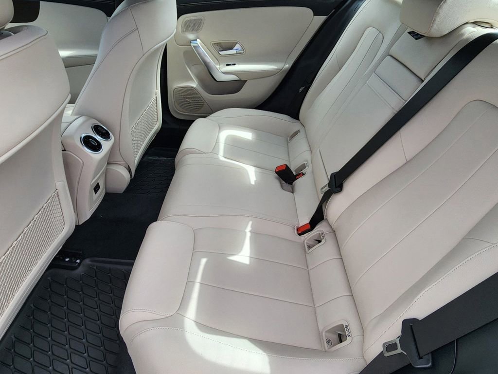 Used 2025 Mercedes-Benz CLA 250 4MATIC image 12