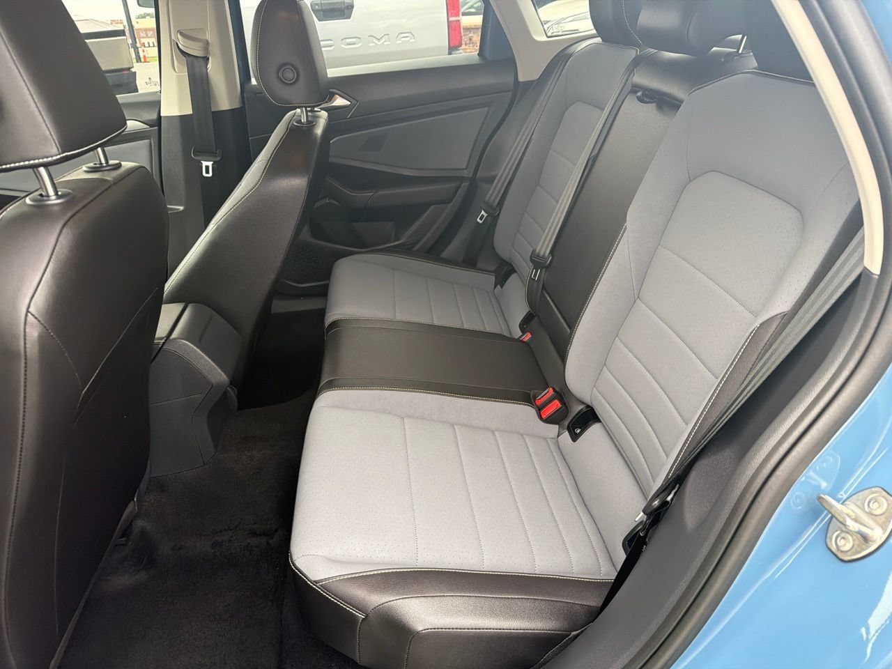 Used 2025 Volkswagen Jetta SE FWD image 5