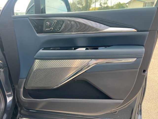 Used 2025 Cadillac Escalade IQ Luxury 2 w/ LPO, Premium Carpet Package image 35