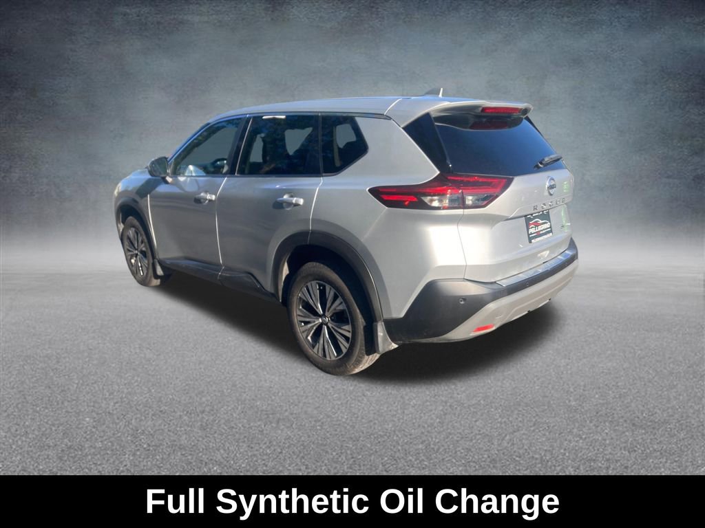 Used 2021 Nissan Rogue SV image 3