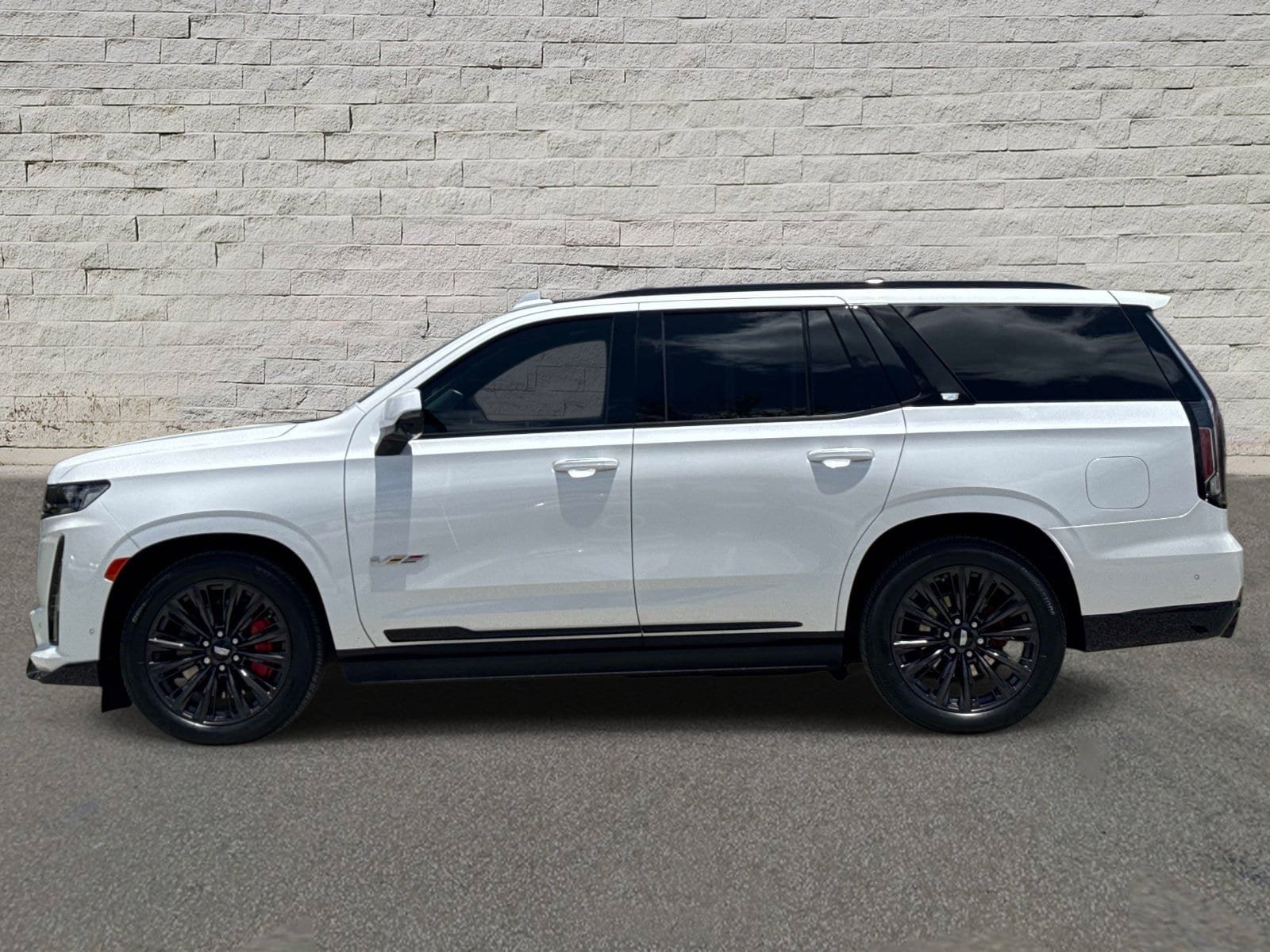 Certified 2024 Cadillac Escalade V w/ LPO, ONYX Package AWD/4WD image 2