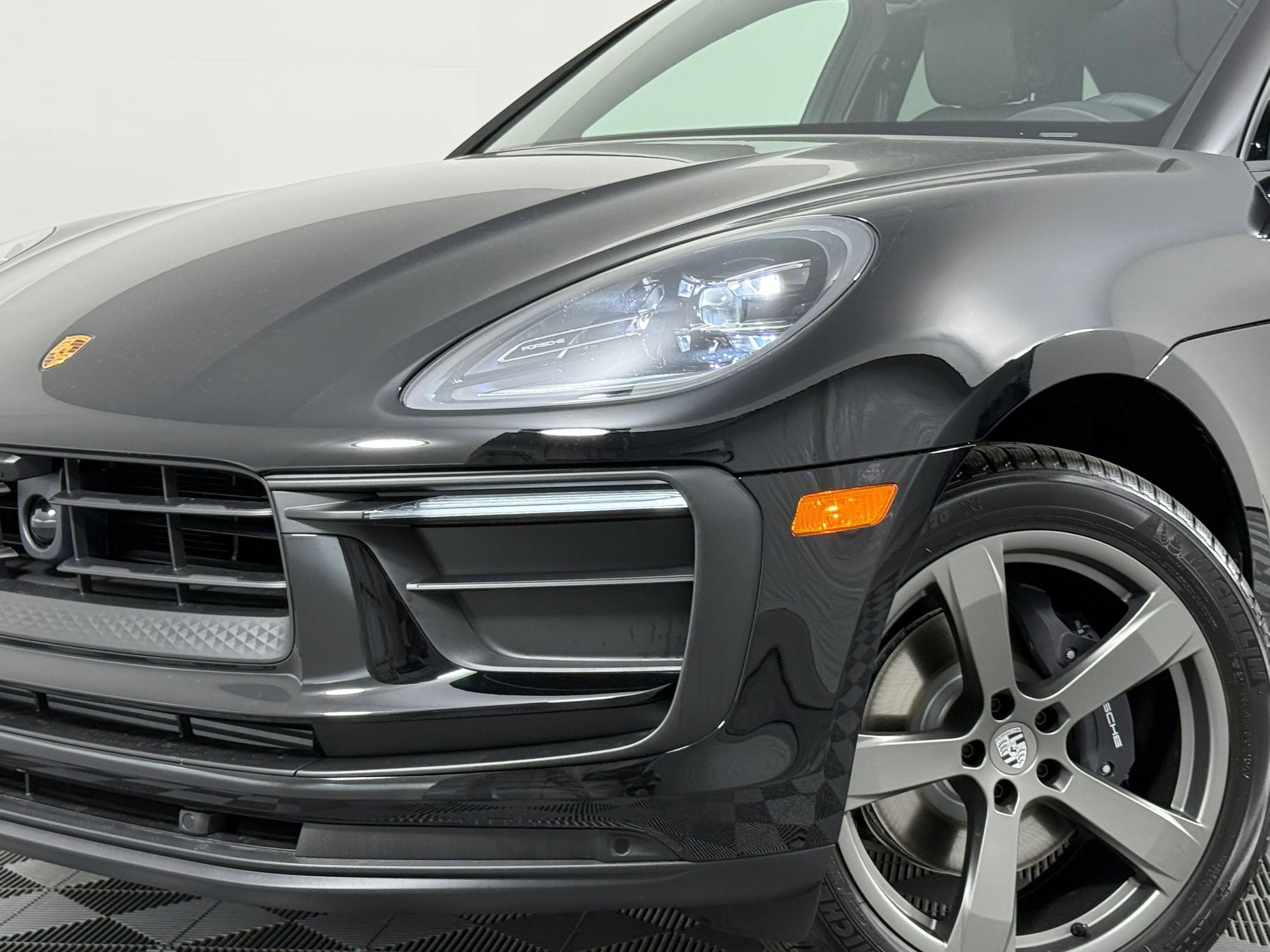 Certified 2026 Porsche Macan AWD/4WD image 11