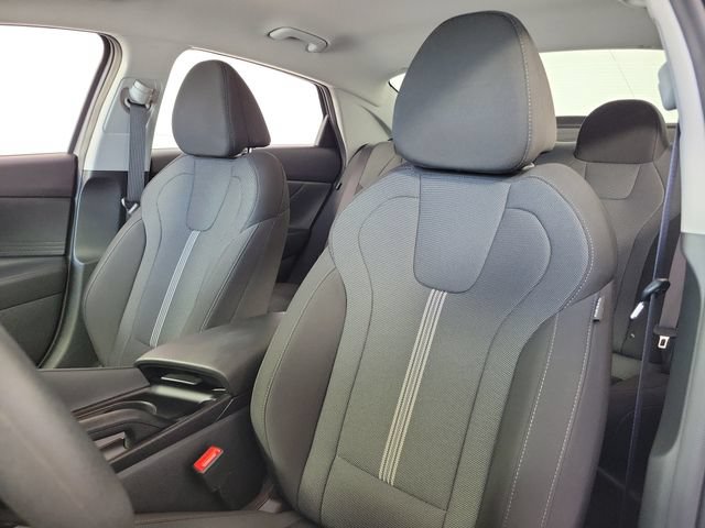 Used 2025 Hyundai Elantra SE FWD image 20