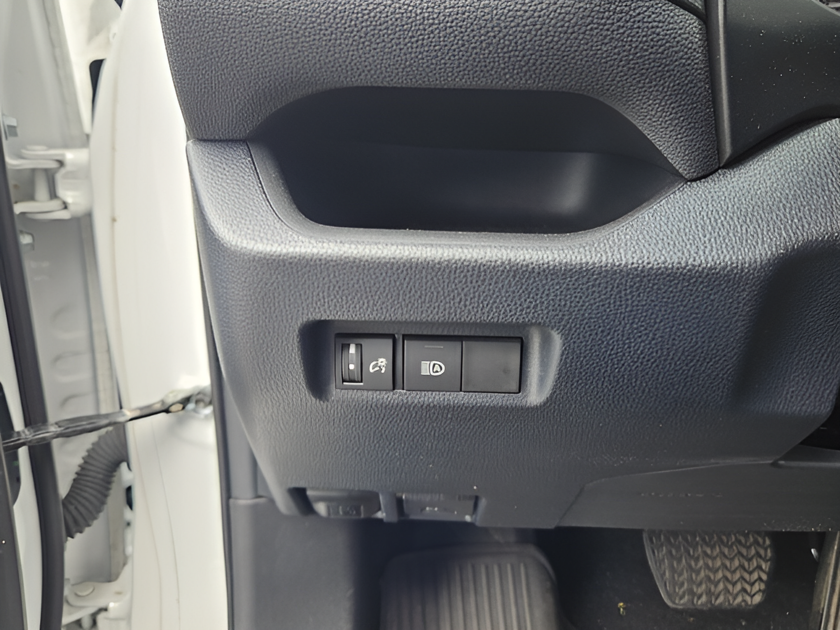 Used 2023 Toyota RAV4 LE AWD/4WD image 14