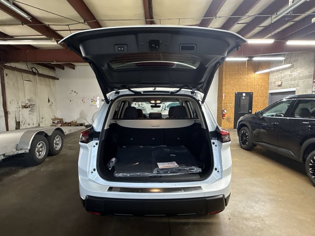 New 2026 Nissan Rogue SV w/ Cold Weather Package AWD/4WD image 19