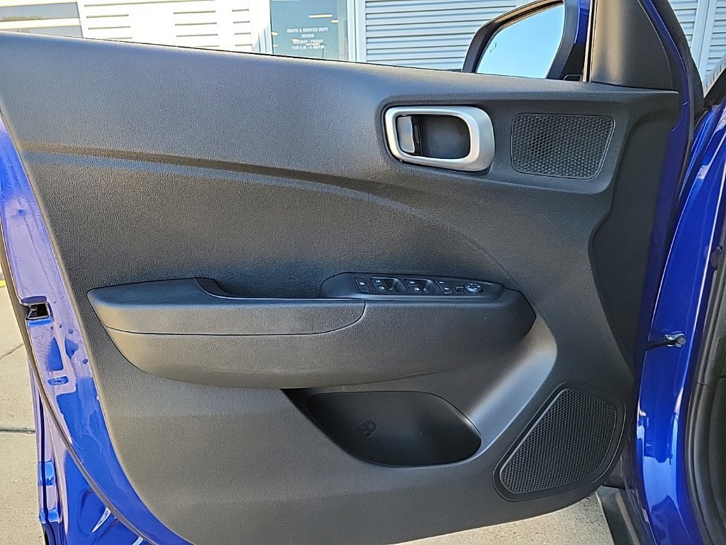 Used 2022 Hyundai Venue SEL w/ Cargo Package FWD image 28