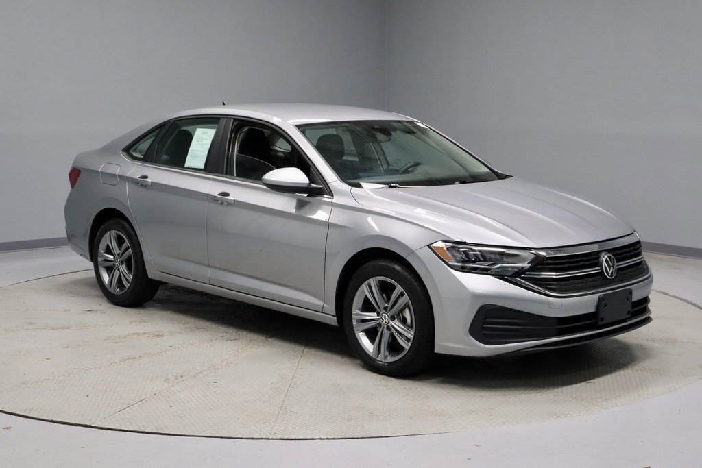 Used 2024 Volkswagen Jetta SE image 1