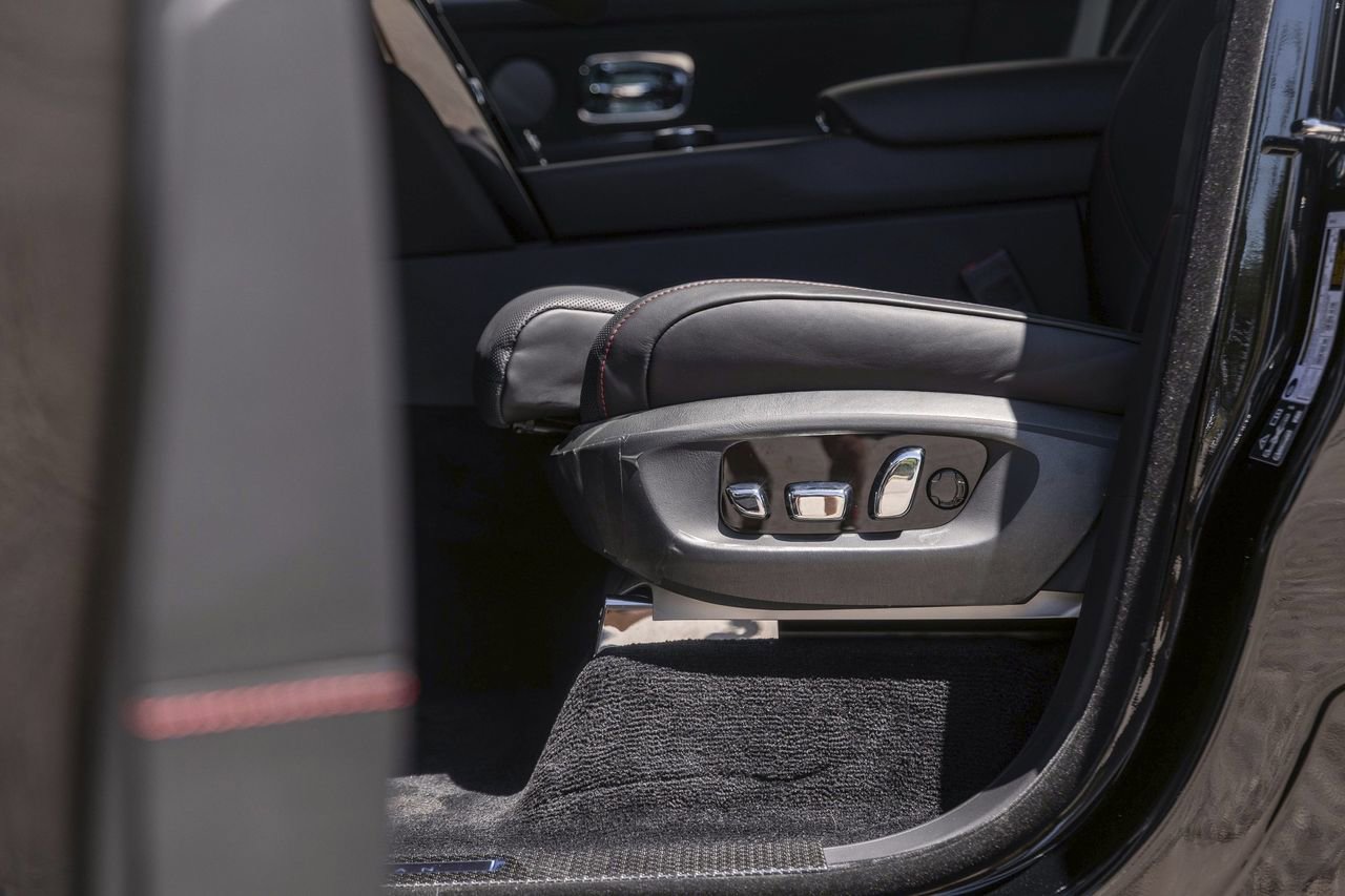 New 2026 Rolls-Royce Cullinan Black Badge image 29