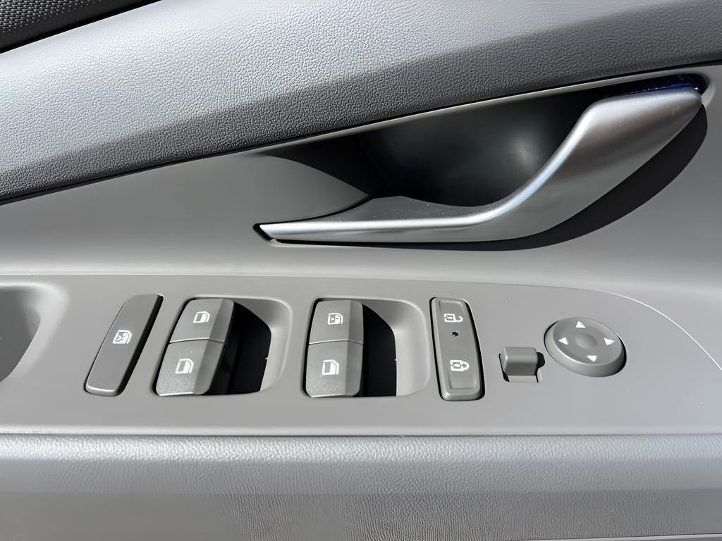 Used 2025 Hyundai Elantra Sport image 18