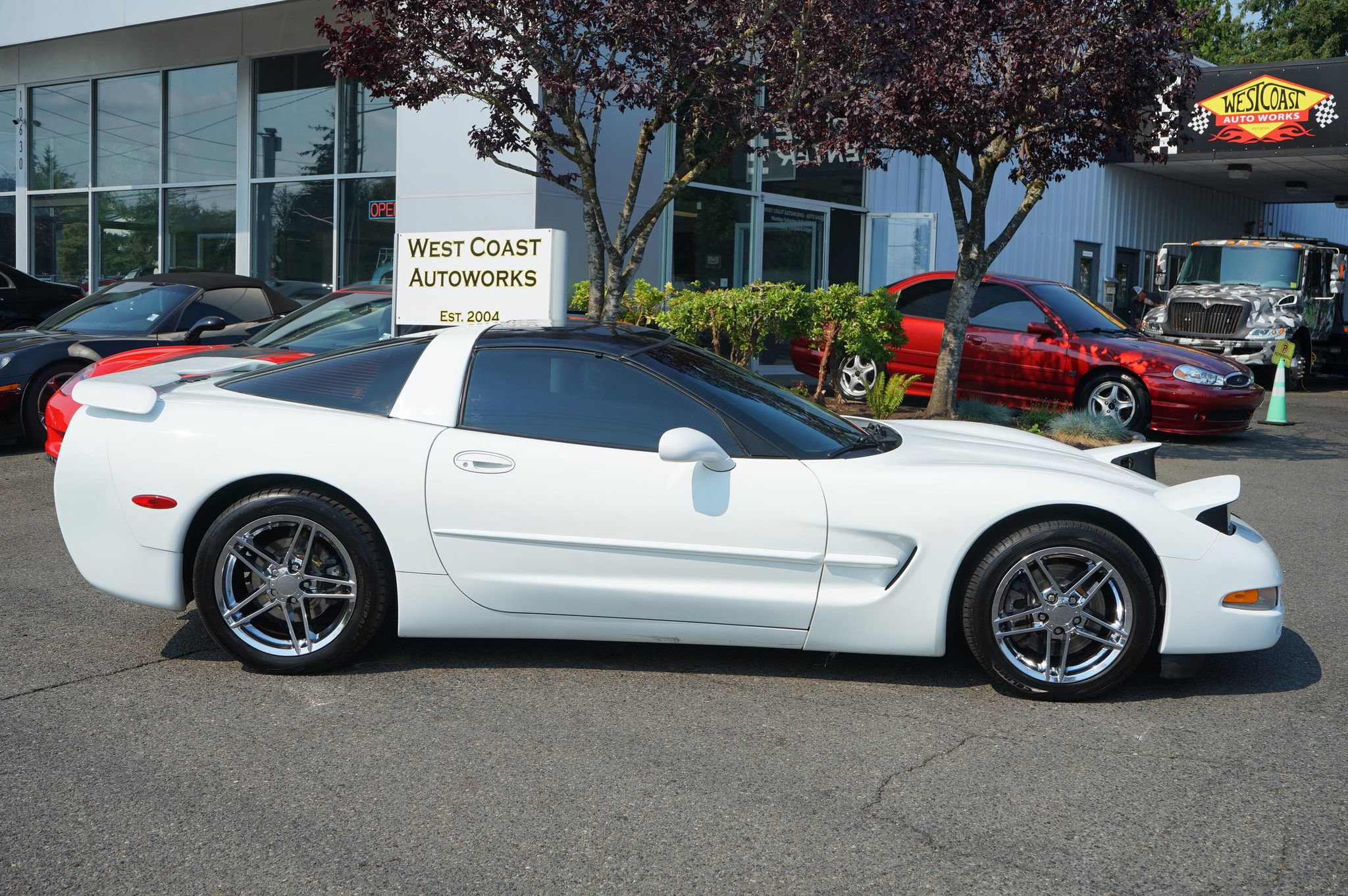 Used 1997 Chevrolet Corvette Coupe w/ Memory Pkg RWD image 8
