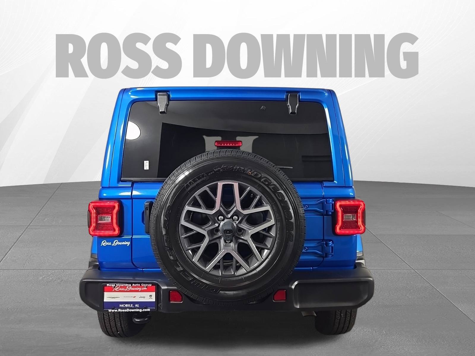 Used 2024 Jeep Wrangler Unlimited Sahara w/ Technology Group AWD/4WD image 5
