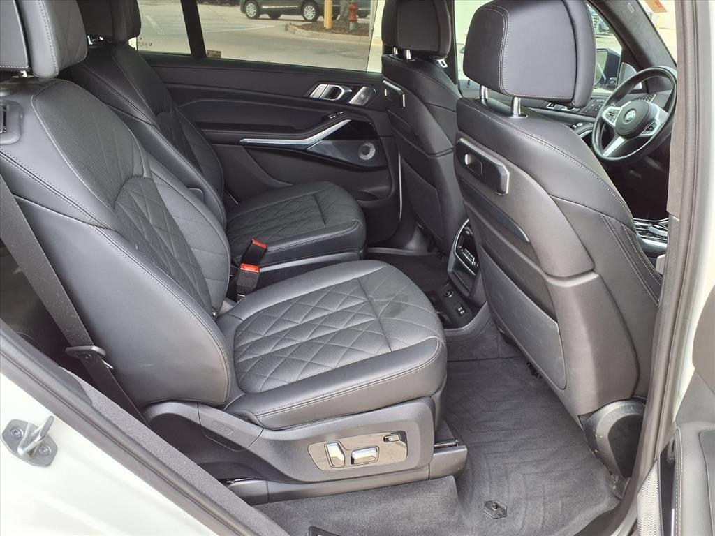 Used 2023 BMW X7 xDrive40i w/ Executive Package AWD/4WD image 13