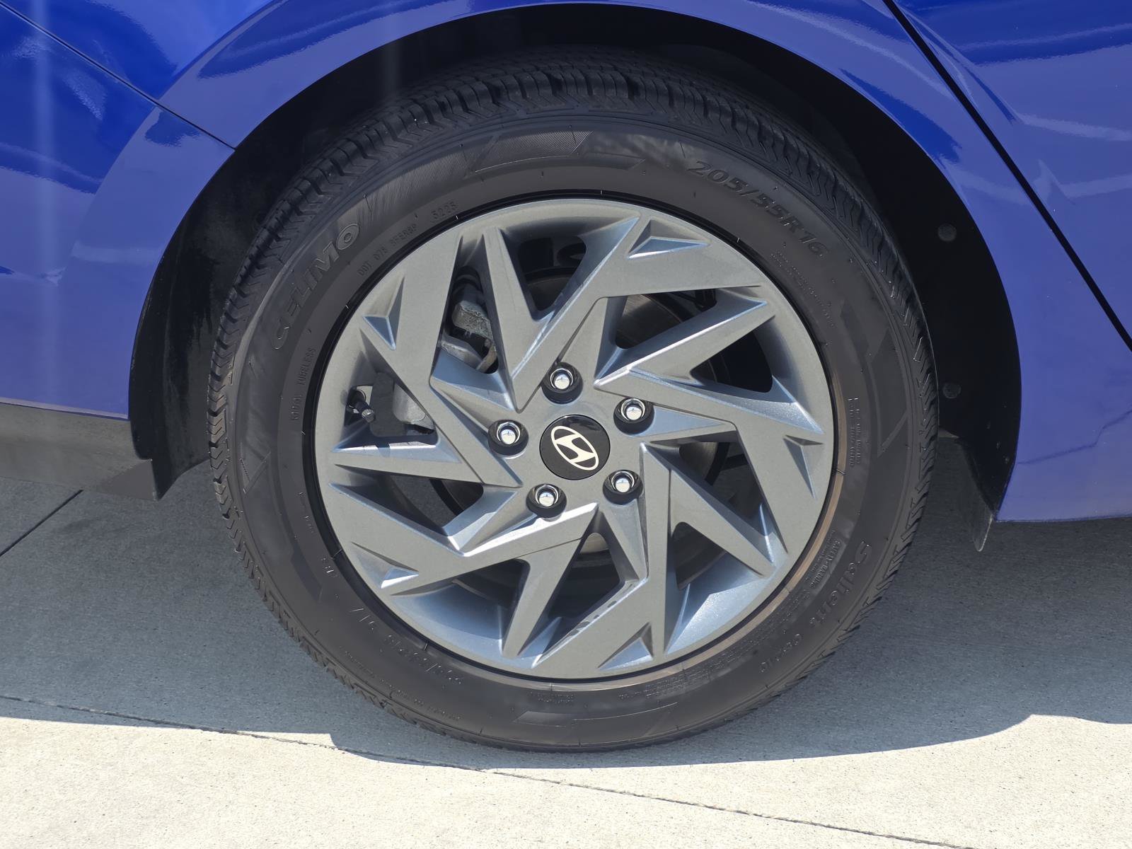 Used 2024 Hyundai Elantra SEL FWD image 8