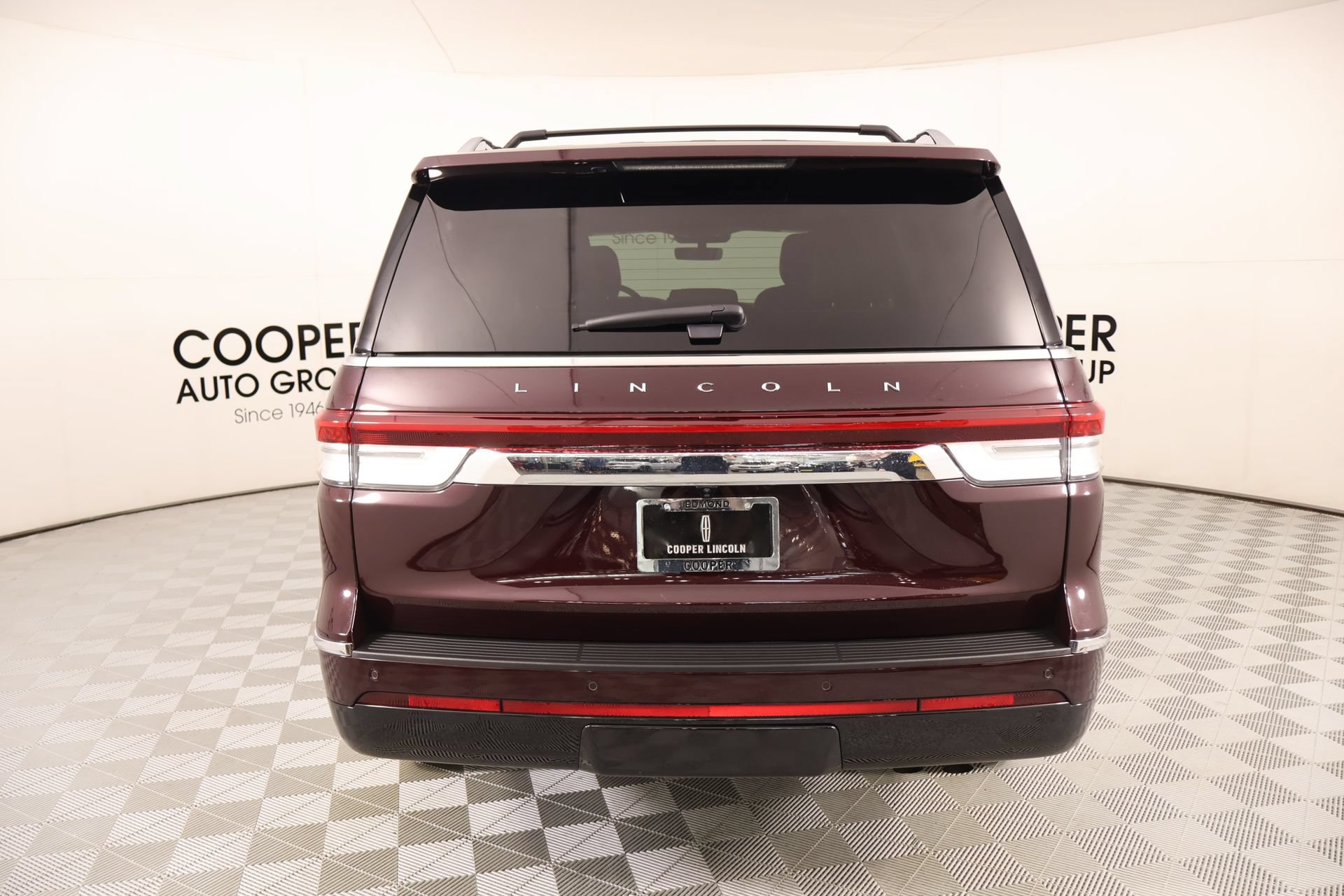 Used 2024 Lincoln Navigator Premiere AWD/4WD image 24