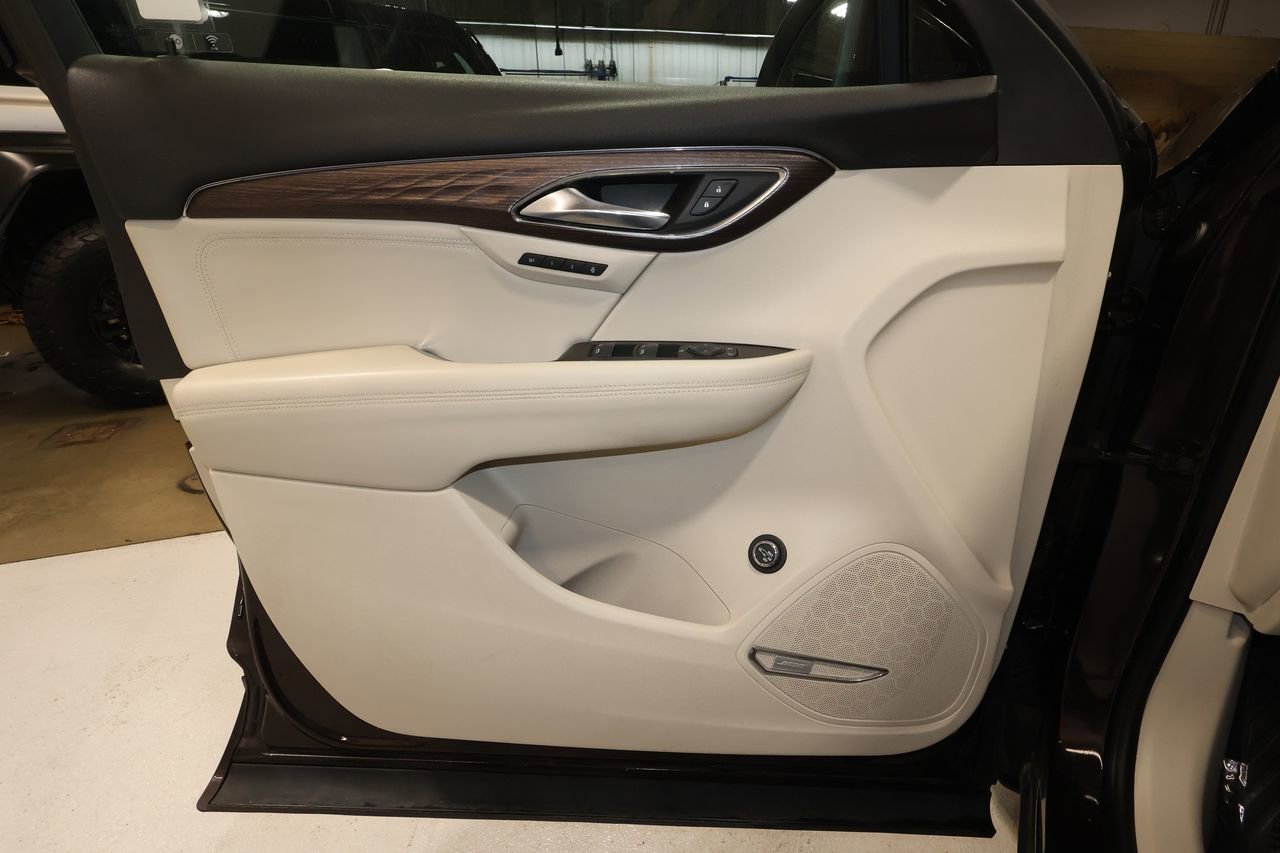 Used 2021 Buick Envision Avenir w/ Technology Package II image 22