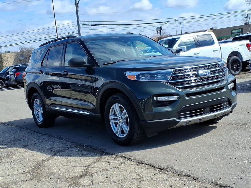 Used 2024 Ford Explorer XLT w/ Equipment Group 202A AWD/4WD image 7