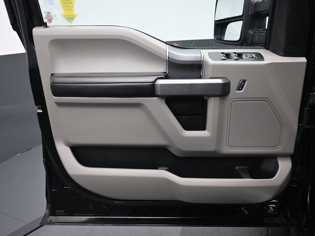 Used 2017 Ford F150 XLT w/ Equipment Group 301A Mid AWD/4WD image 9