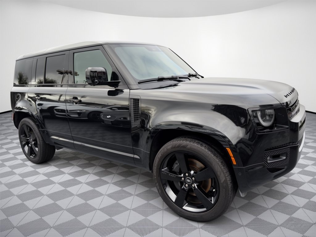 Used 2025 Land Rover Defender 110 X-Dynamic SE AWD/4WD image 7