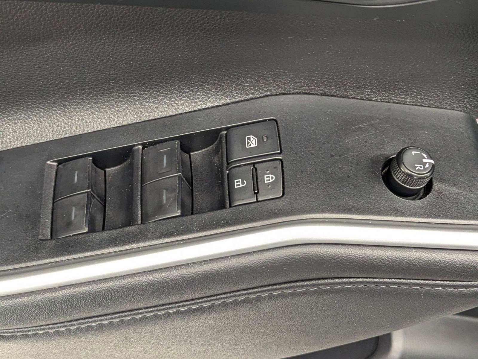 Used 2025 Toyota Highlander XLE image 19