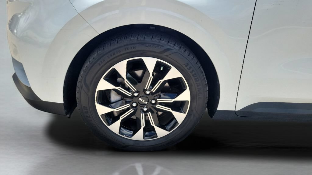 Used 2024 Kia Carnival EX FWD image 26