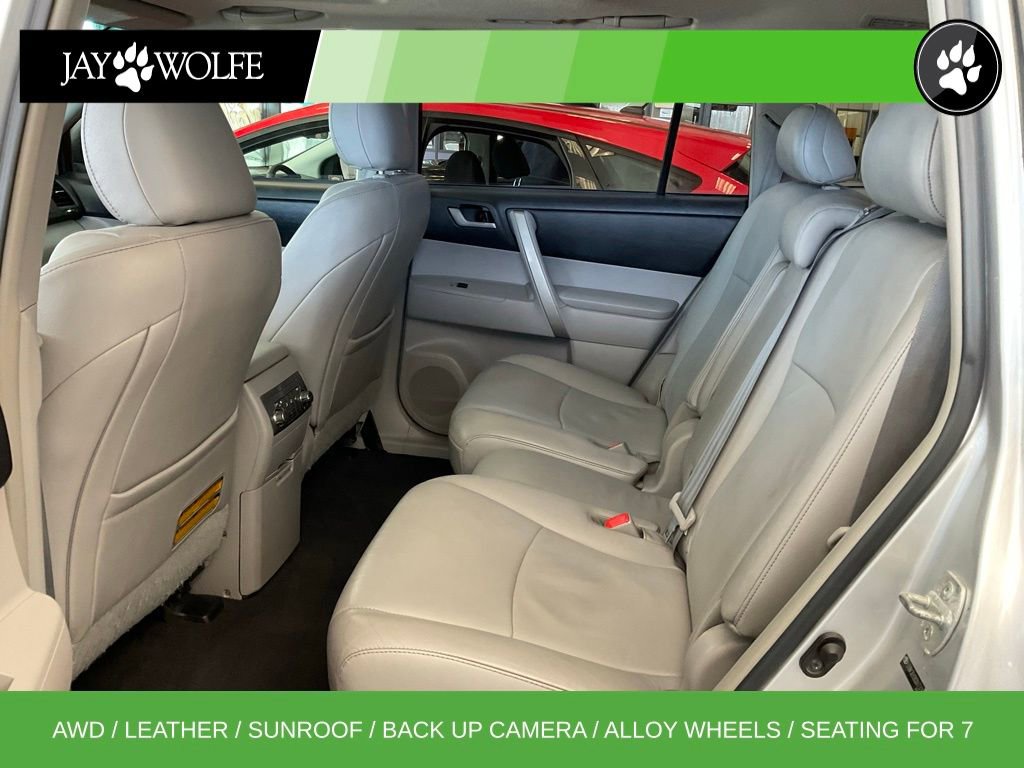 Used 2011 Toyota Highlander SE w/ Tow Pkg image 21