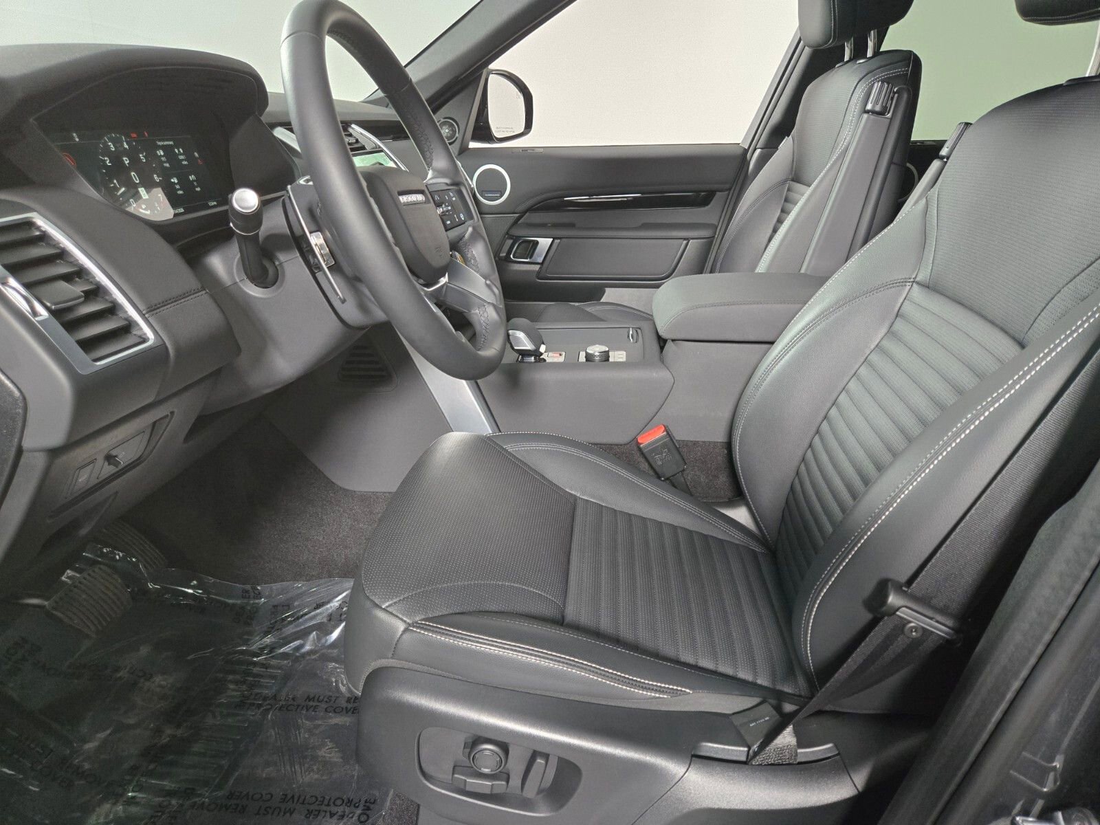 Used 2025 Land Rover Discovery S AWD/4WD image 11