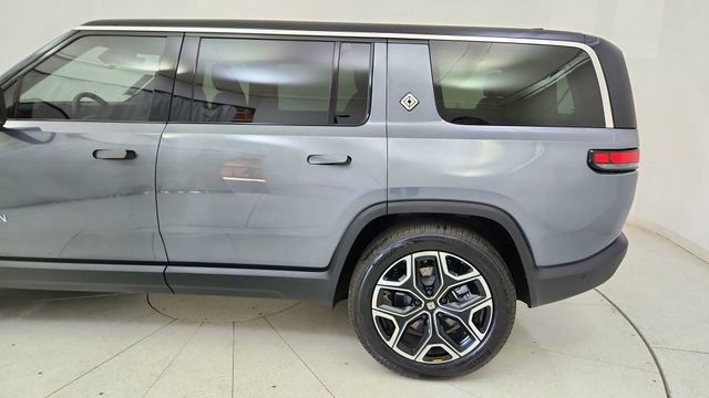 Used 2025 Rivian R1S Adventure image 10